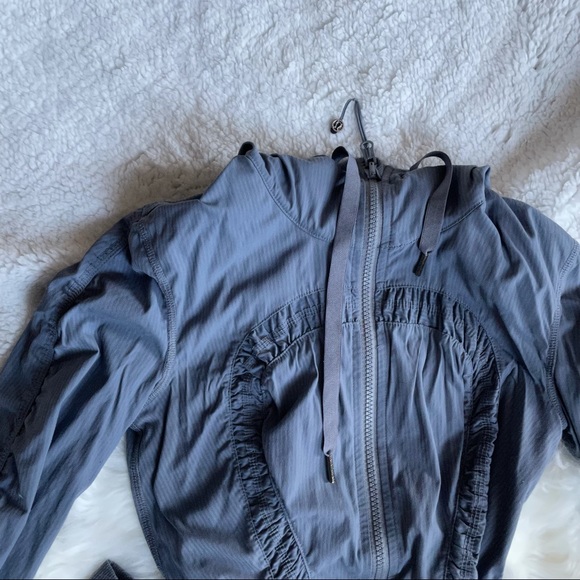 Lululemon Ruched Zip-up Wind Breaker - Picture 7 of 9